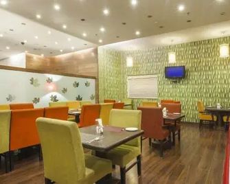 The Maple Leaf Hotel - Lucknow - Restaurant