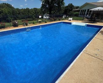 Brand New Listing! Private Pool Oasis • Near Six Flags, Wineries, & Rivers - St Clair - Piscina