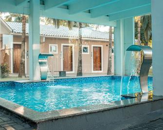 마에스트로 아구아스 퀜티스 데 벨트라오 - 프란시스코 벨트랑 - 수영장