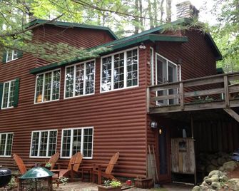 On Moose Pond: Lake/ski house with mountain views!! - Bridgton - Building