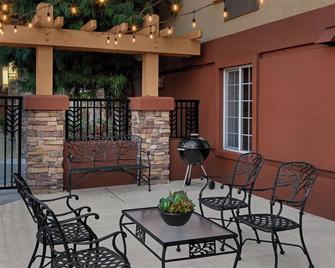 2 Relaxing Units | A Short Ride to Vineyards | Room w/ Kitchen - Pleasanton - Binnenhof