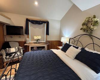 Cozy Guest House close to Wasaga Beach & Blue Mtn - Collingwood - Bedroom