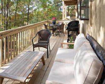 Lake & Mountain Resort Escape-Pools, Golf, Boat - Salem - Balcón