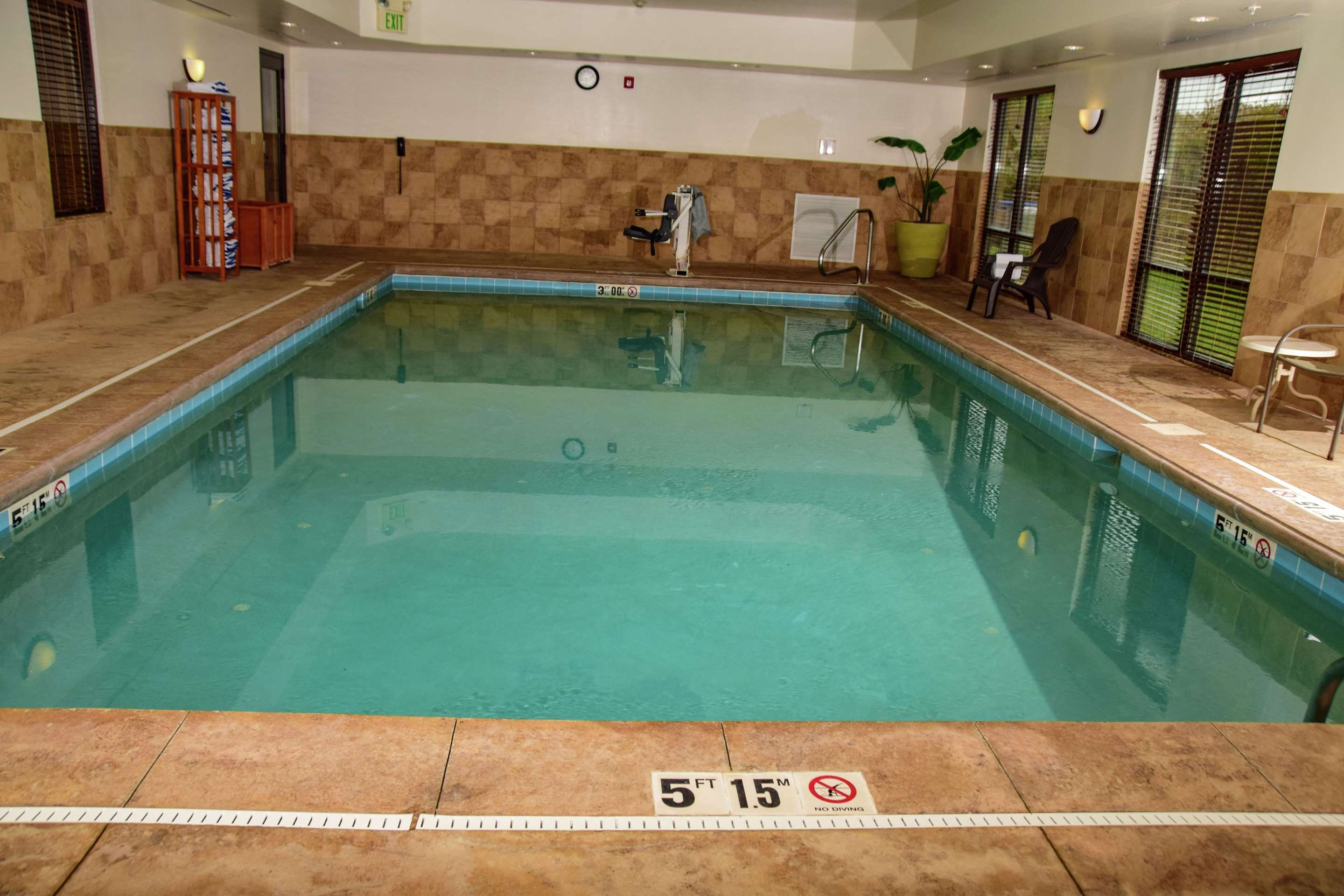 hotels in indiana pa with indoor pool