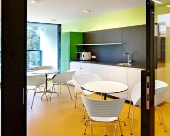 Hostel ALM 34 sport resort - twin room, shower, toilet - Saalfelden - Essbereich