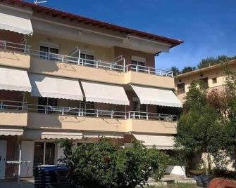 Kyparissis Rooms - Posidi - Building
