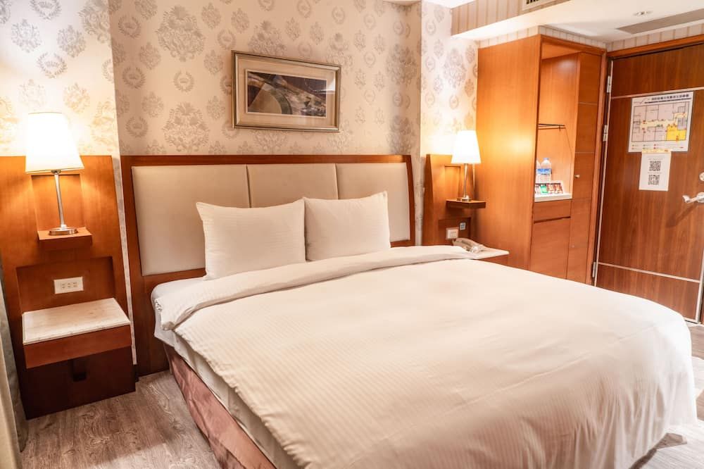 إليجانس هوتل تايبي