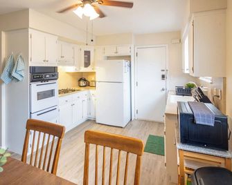 Charming Belleville 1 Bed Pets Ok, Parking, Laundry, Fios, Safe, Dog Park Nearby - Belleville - Kitchen
