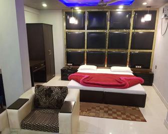 OYO 40145 Hotel Solitaire - Sahāranpur - Bedroom