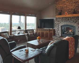 High desert home with mountain views - Powell Butte - Sala de estar