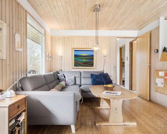 3 Bedroom Awesome Home In Nysted - Nysted - Living room
