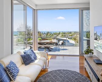 Luxury Horizons. 180 degree Ocean view - Wollongong - Living room
