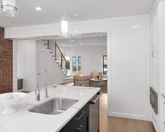 Greenwich Hotel Alternative / Boutique Living - Fully Loaded- Turn Key 1B - Greenwich - Kitchen