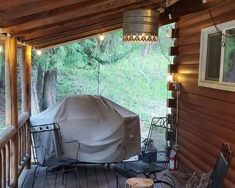 Cabin in the woods, ideal for long stays. - Eureka - Patio