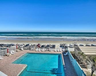 Oceanfront Daytona Beach Condo with New Pool! - Daytona Beach - Piscina