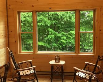 Upstate New York retreat nestled between Adirondacks and Tug Hill Plateau. - Lyons Falls - Sala de estar