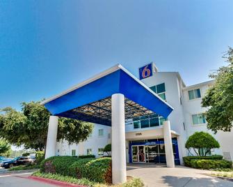 Motel 6 Dallas - Lewisville - Lewisville - Building