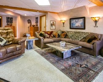 Himmelhaus Majestic Mountain Views Ideally Located To Access City And Mountains - Evergreen - Living room