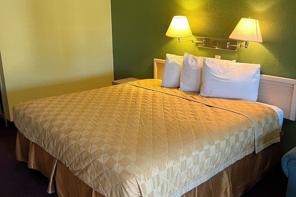 Antlers Inn - Cuero - Bedroom