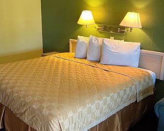 Antlers Inn - Cuero - Bedroom