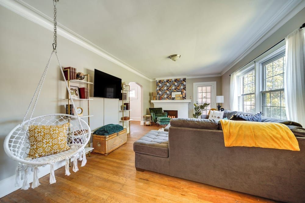 Historic Detroit Bungalow Pet And Family - Detroit - Huiskamer