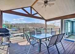 Lakefront Rocky Mount Home with Dock and Fire Pit - Rocky Mount - Balkon