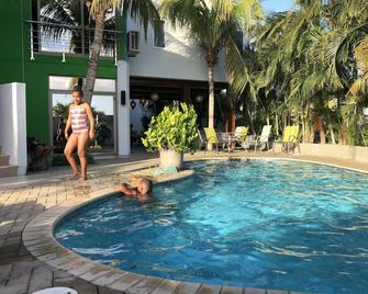 Quint's Travelers Inn - Willemstad - Pool