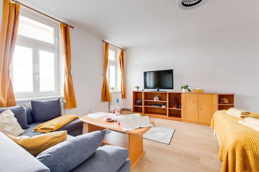 Sunshine Apartment near the City center - Praga