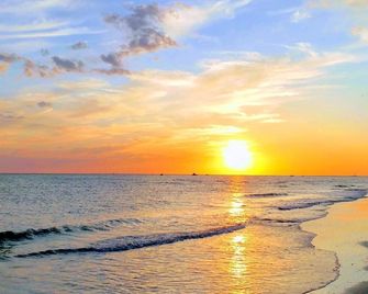 Tropic Terrace Suite #16 - Beachfront Resort - Treasure Island - Beach