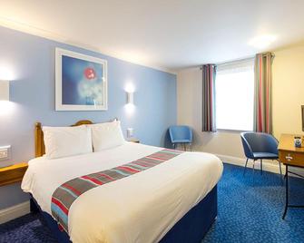 Travelodge Cardiff Airport - Barry - Bedroom