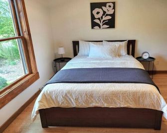 Cozy Cabin with Hot Tub, Fire Pit, Game Room -near Deep Creek Lake - Oakland - Habitación