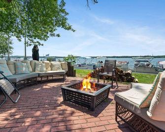 Fife Lake Lodge - Double Queen Room with Lake Access - Fife Lake - Patio