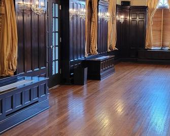 General Francis Marion Hotel - Marion - Hallway