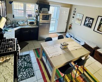 Spacious Bushwick Bedroom - Very close to Subways & to Manhattan, Pet-Friendly! - Brooklyn - Essbereich