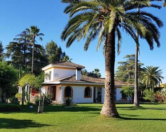 Ideal villa for family rest, visit Seville and Andalusia. - Sanlúcar la Mayor - Gebäude