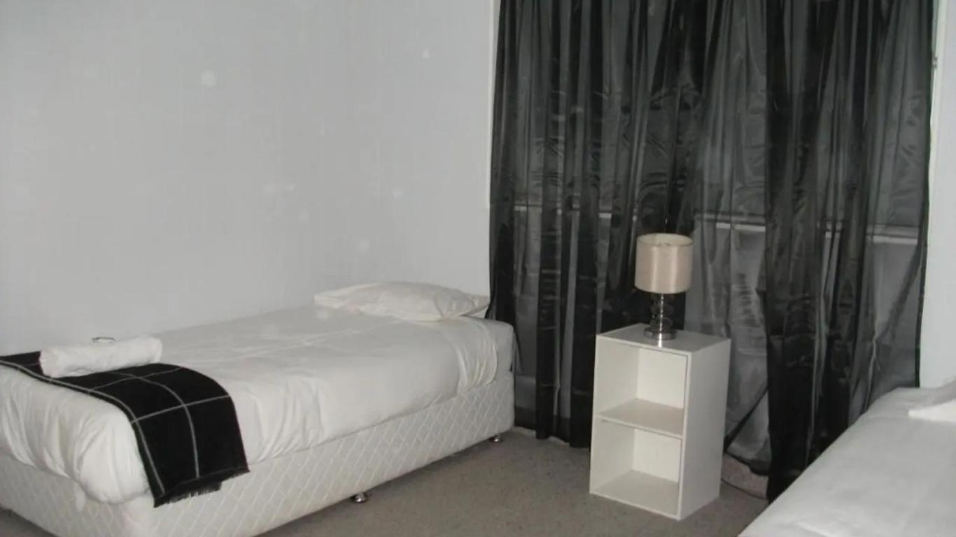 Beerwah Glasshouse Motel