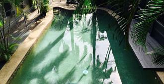 Lake Central - Cairns - Bể bơi