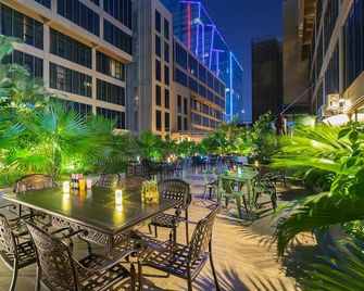 بالم سبرينج هوتل - تشوهاى - شرفة مرصوفة