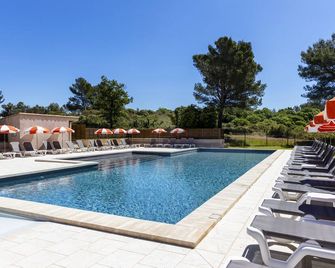 Grand Prix Hôtel & Restaurant - Le Castellet - Piscine