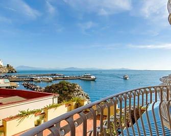 Hotel La Bussola - Amalfi - Balcón