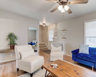 Spacious 3-BR with aesthetic living room & fully equipped kitchen in Waukesha - Waukesha - Вітальня