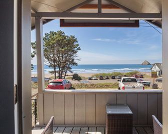 Oceanside Ocean Front Cabins - Oceanside - Balcón
