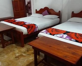 Golden View Guest - Ella - Bedroom