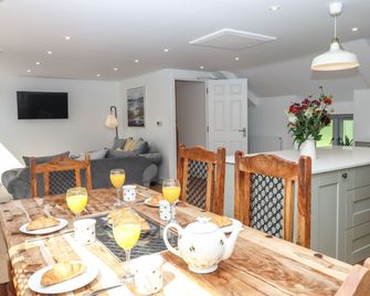 Bumblebee Cottage - Wellington - Sala pranzo