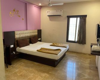 Hotel Narmada - Rājpīpla - Bedroom