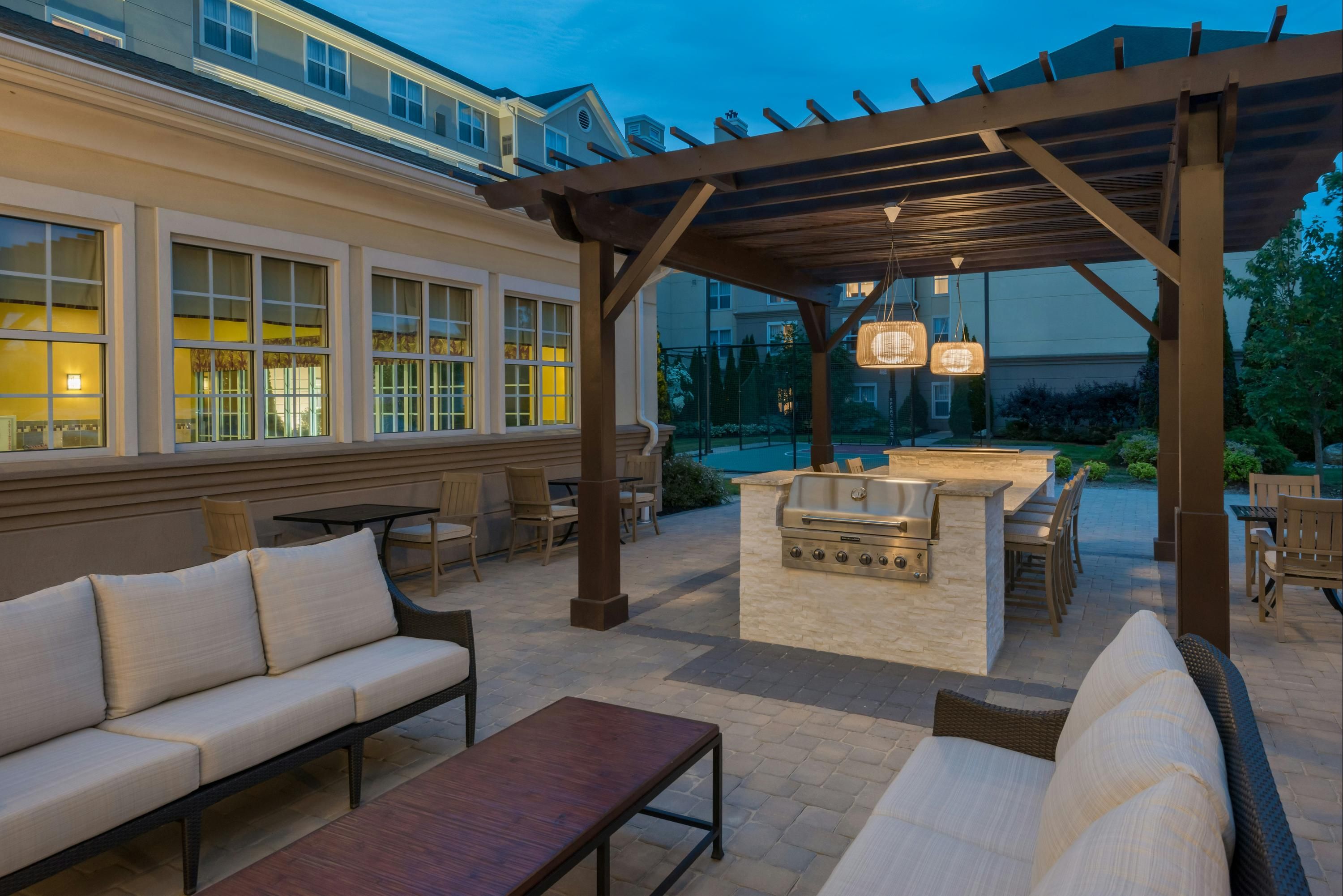 Homewood Suites by Hilton Holyoke-Springfield/North - Holyoke - Patio