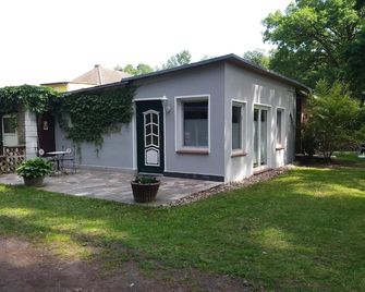 Gemütlicher Ferienbungalow mit eigenem Ruderboot - Crivitz - Building