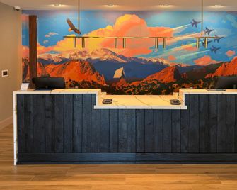 Cambria Hotel Colorado Springs - Air Force Academy - Colorado Springs - Front desk