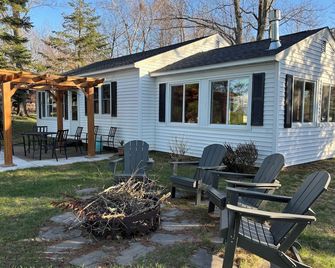 Cozy cottage with a vintage vibe on a beautiful lake. - Crosslake - Patio