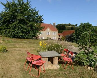 A La Vie Douce - Maison Peyroy - Sauveterre - Innenhof